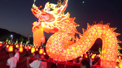 State Grid Fengcheng Power Supply Company: Millennial Heritage "Bench Dragon" Dances for Mid-Autumn Festival