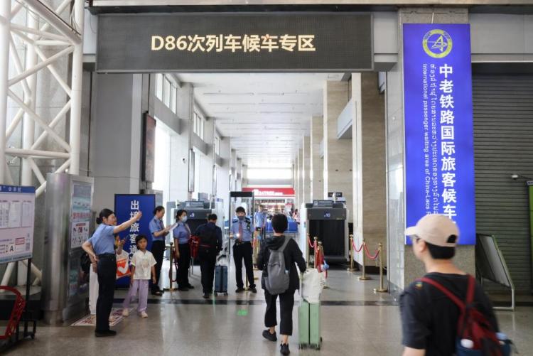 暑期跨境遊升溫 中老鐵路增開國際旅客列車助力出行