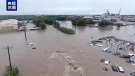 央視記者直擊丨美得州百年夏令營營地遭洪水沖毀 多名兒童仍下落不明
