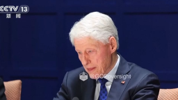 克林頓就愛潑斯坦案接受問詢視頻公佈_fororder_01