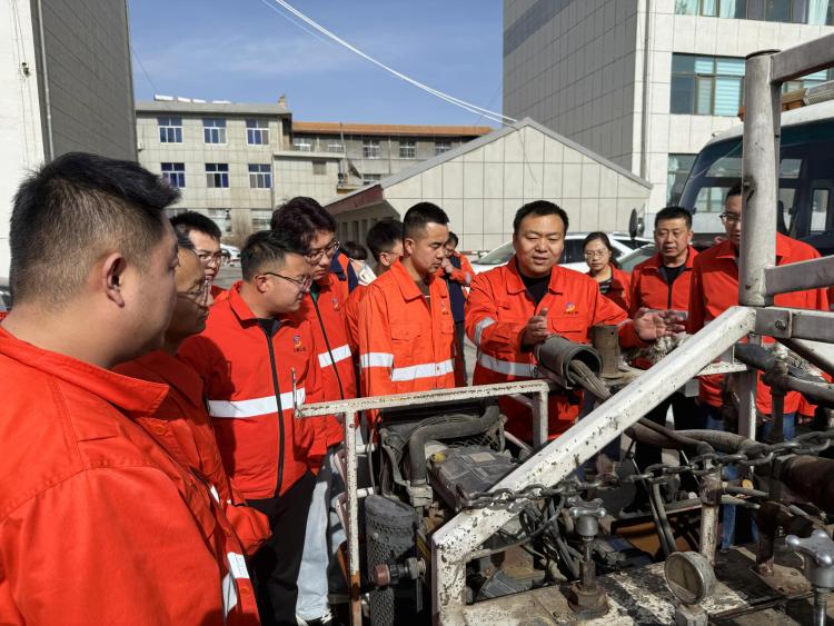 匠心護路 實幹擔當 —— 2025年”張掖市公路養護職工職業技能大賽技術標兵“毛維斌先進事蹟​_fororder_3