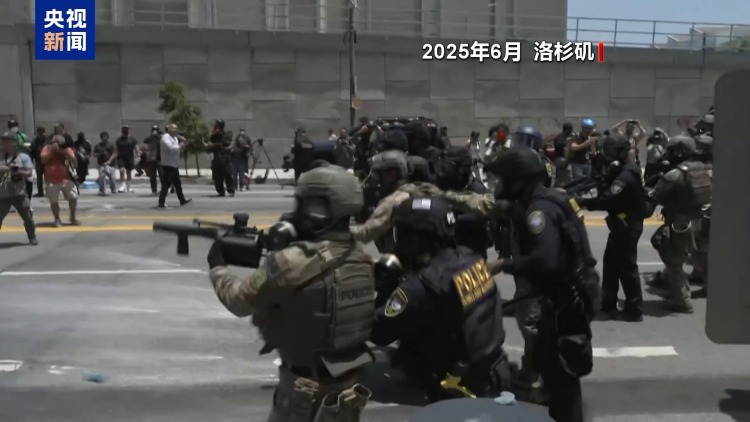 特朗普指責伊利諾伊州州長“軟弱且可悲”