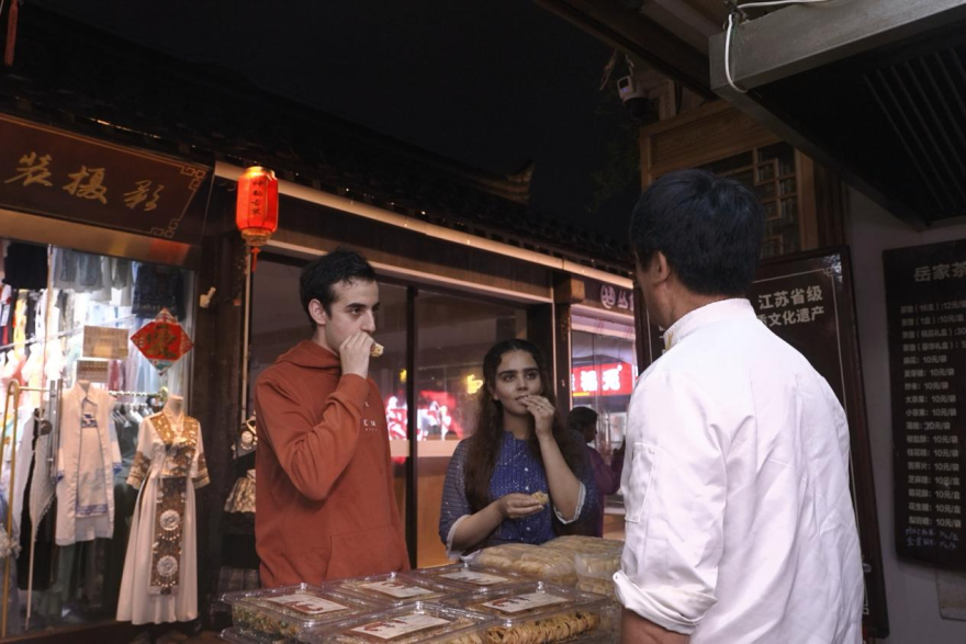 State Grid Huai'an Power Supply Company: Electricity Revitalizes Intangible Cultural Heritage, Warming the Hearts of Foreigners This Mid-Autumn_fororder_圖片10