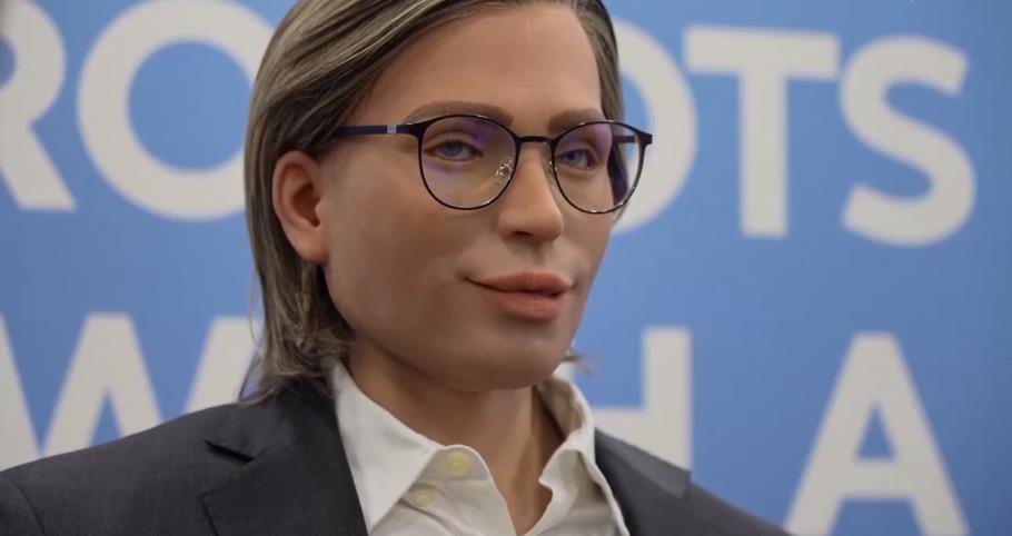 聽鑒世界 | 從搏擊擂臺到汽車工廠 2026美消費電子展人形機器人各顯神通