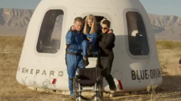 美飛行器成功發射 搭載“輪椅使用者”進入太空_fororder_7373fd0a5c8d4a6fa7d41fc58f2c01d3