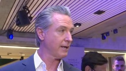 “鬥”到達沃斯 加州州長稱被特朗普政府“禁言”