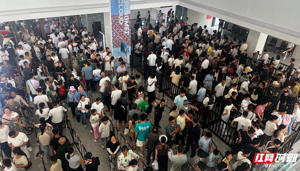 6天接待超8萬人次!雪峰山索道點亮湖南文旅新版圖_fororder_2