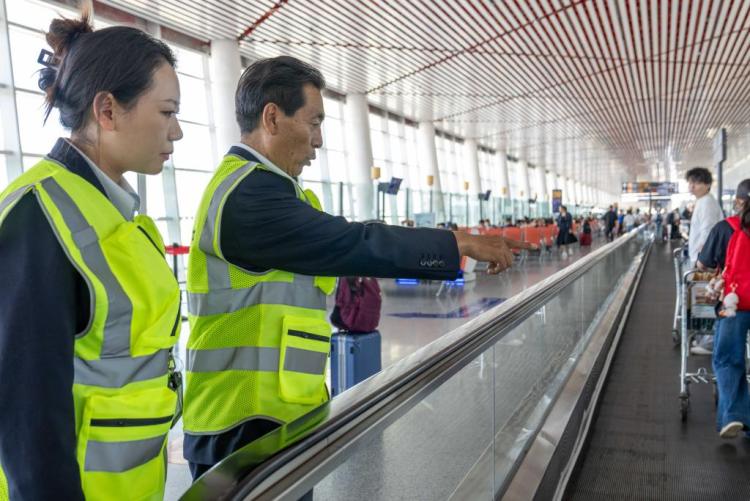 輝煌60載 魅力新西藏丨蒼穹志：守護高原空港，見證雪域騰飛