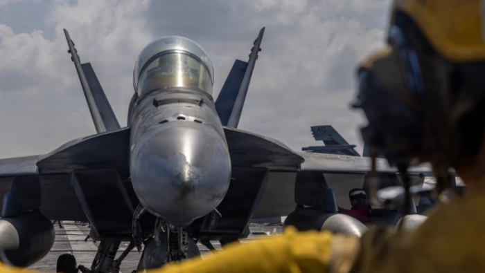 美軍航母已抵中東 特朗普：打不打還沒定