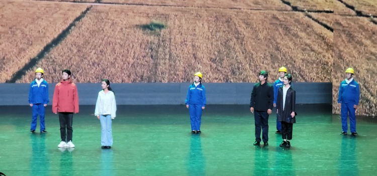 千名觀眾沉醉《黃河安瀾》 黃河精神在甘肅大劇院震撼迴響_fororder_圖片1