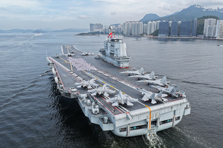 奮進在充滿光榮和夢想的偉大征程上——寫在中國人民解放軍建軍98週年之際
