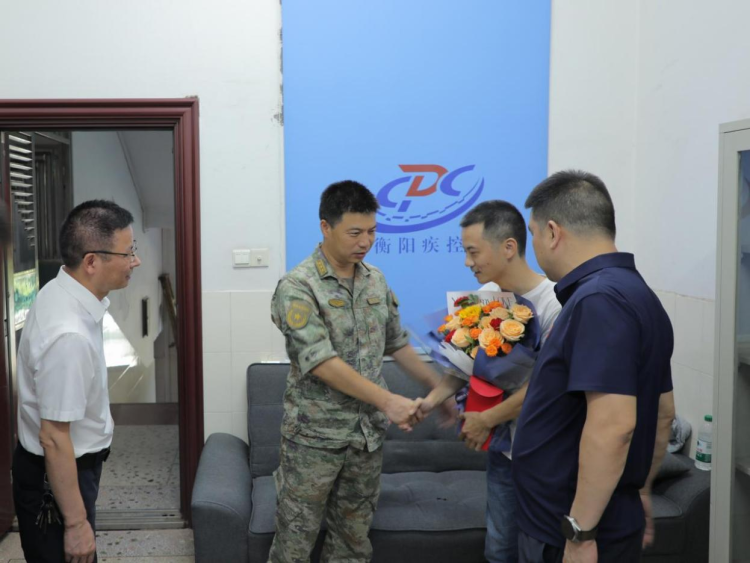 “下次還會救！”湖南衡陽縣退伍軍人劉宏帶病勇救落水者獲慰問_fororder_2