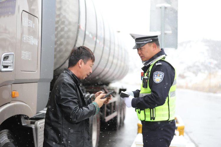 風雪高原的忠誠守護者——張掖市民樂縣公安局扁都口公安檢查站民警黃啟元_fororder_圖片5