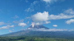 印尼塞梅魯火山噴發 處於二級警戒狀態
