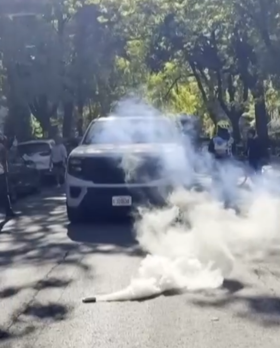 美執法人員在芝加哥與抗議者發生衝突 使用催淚瓦斯