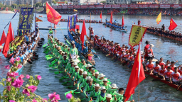 龍舟一槳劃千載 湖南麻陽正“青春”