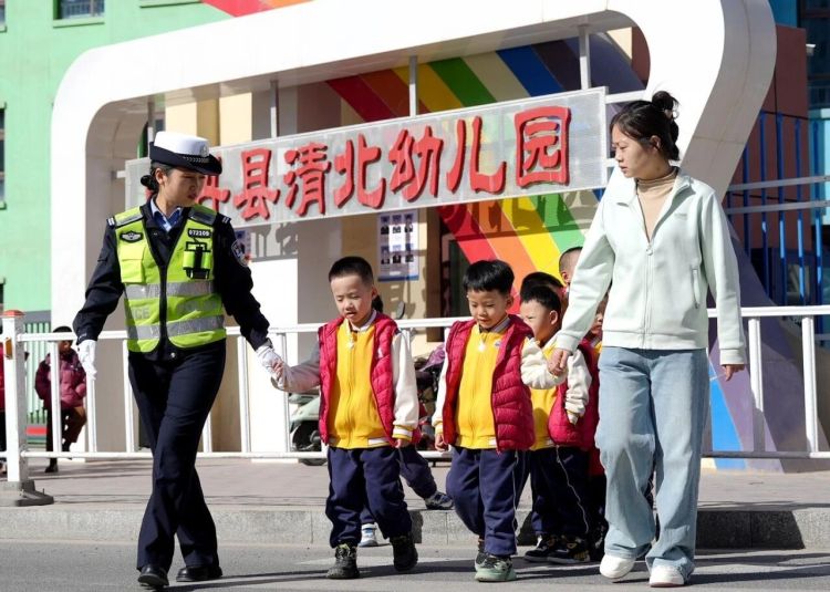 山丹公安：多維發力精準施策 織牢校園安全“防護盾”_fororder_微信圖片_2025-10-20_112247_213