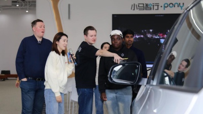 International Hosts and Influencers Experience Autonomous Driving in Nansha, Exploring the New Vision of Future Mobility
