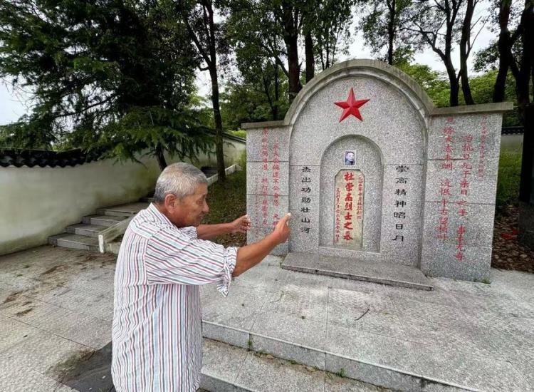 義務守墓59年，他終於“見到”了抗日烈士