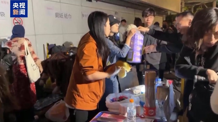 總臺現場直擊丨香港特區政府已開放9個庇護中心 全力救助受災居民