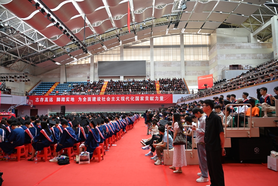 安徽財經大學舉辦2025屆畢業生畢業典禮暨學位授予儀式_fororder_DSC_5356.JPG