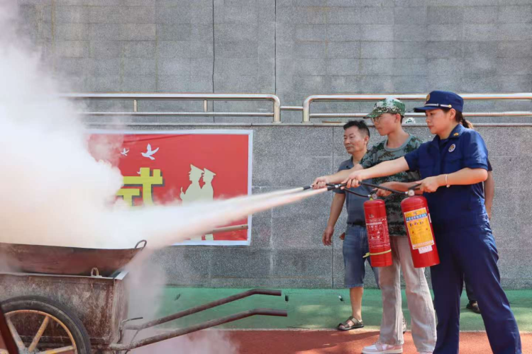 湖南新邵推動消防安全進校園 上好開學“第一課”_fororder_圖片1