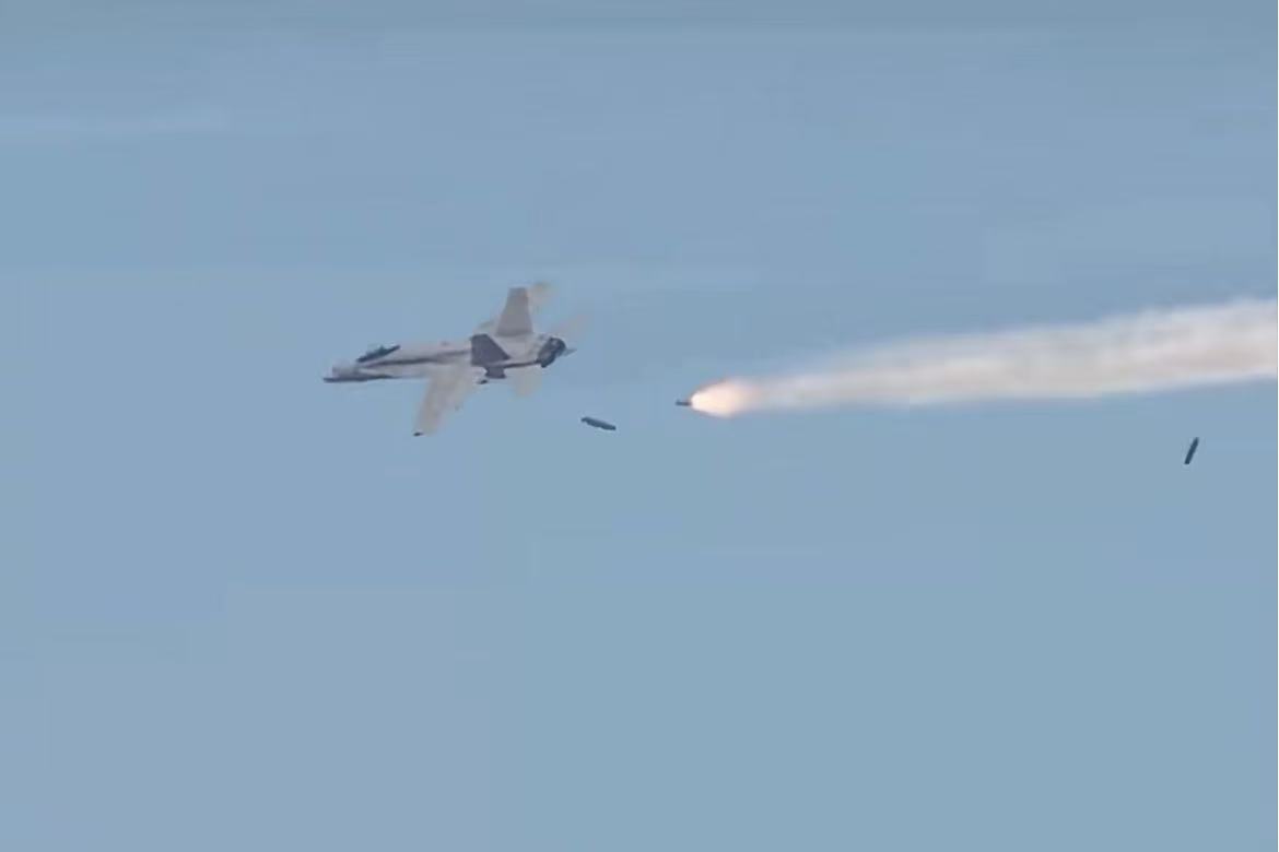 網傳“美軍戰機躲避伊朗導彈”？真相：數字模擬畫面