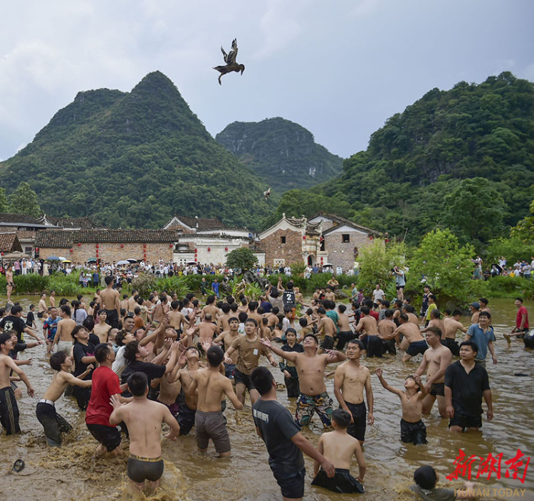 湖南江永縣歡度洗泥節_fororder_微信圖片_5