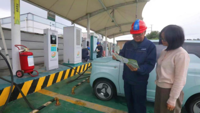 State Grid Xiangyang Power Supply Company Implements Multiple Measures to Ensure Green Travel During the Double Festival Holiday