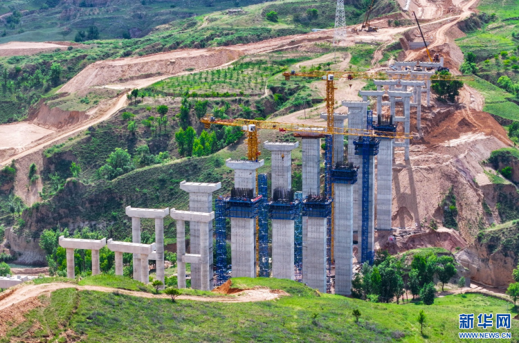 內蒙古鄂爾多斯：納龍高速公路加緊建設_fororder_1