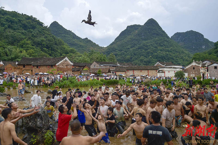 湖南江永縣歡度洗泥節_fororder_微信圖片_3
