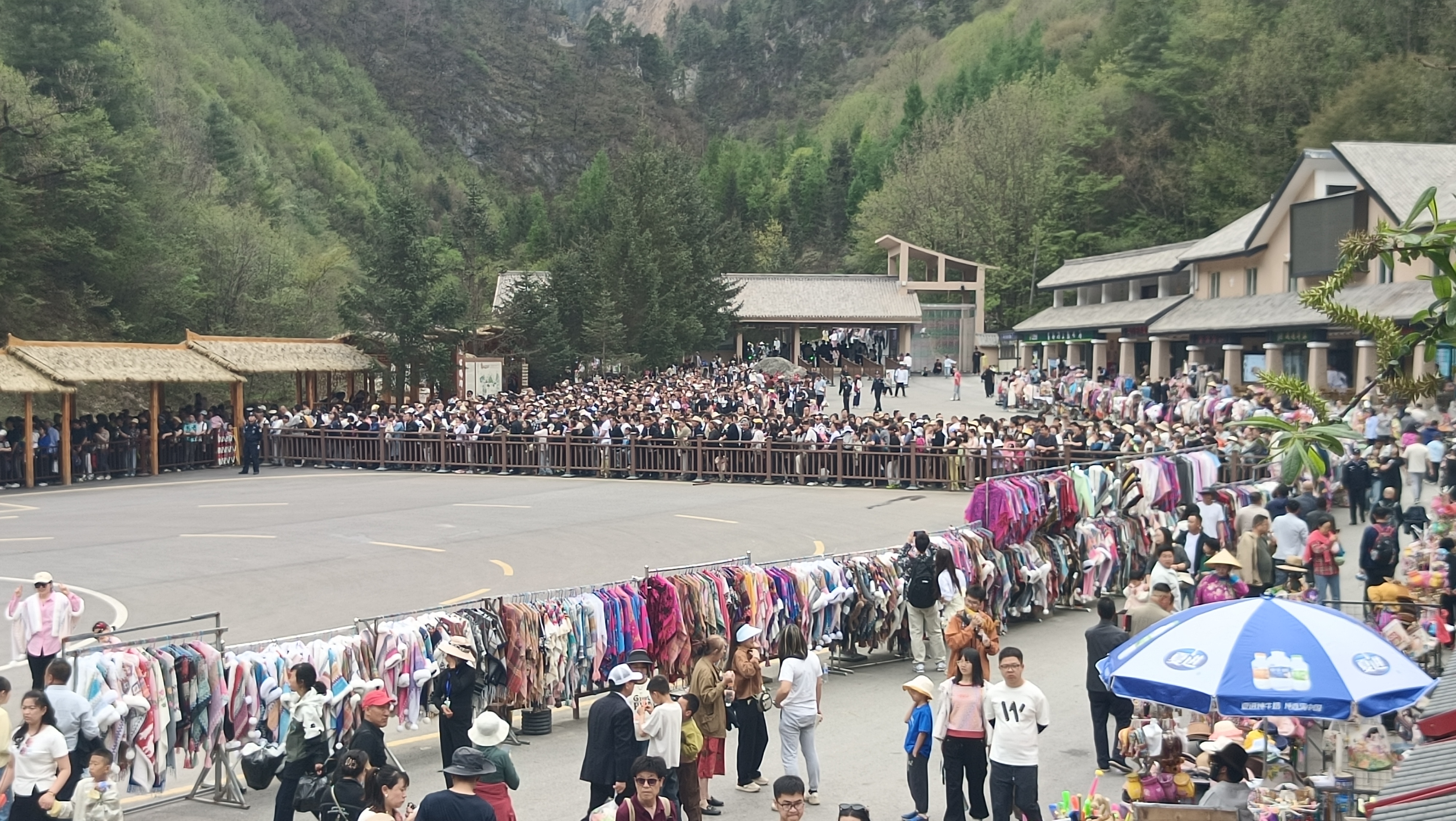 “五一”宕昌文旅熱辣出圈：多元業態點燃假日經濟_fororder_微信圖片_20250507102703