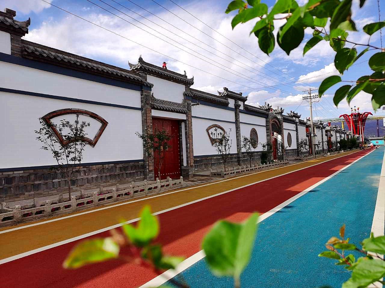張掖市山丹縣全力推動交通運輸事業高品質發展_fororder_清泉鎮雙橋村彩虹路勾勒鄉村亮麗風景