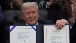 特朗普：美國政府“停擺”損失了1.5萬億美元_fororder_360截圖20251113130655991