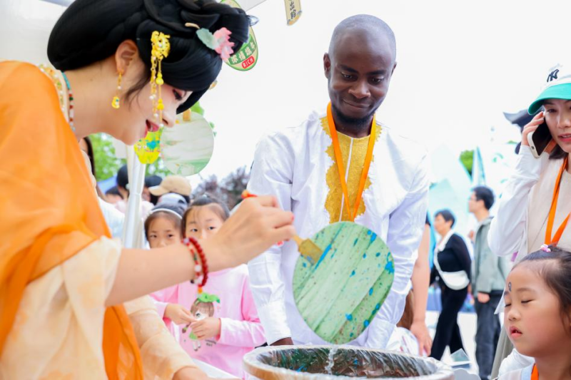 Fragrant Zongzi and Dragon Boat Races: Neighborhood Culture Festival Kicks off in Yingpu Subdistrict, Qingpu District, Shanghai_fororder_圖片2