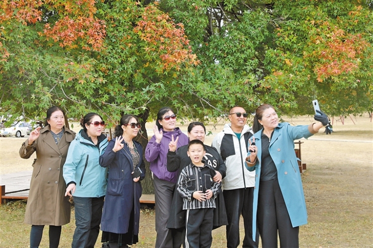 興安盟:北疆楓韻醉遊人_fororder_2