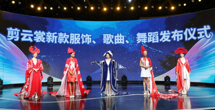 甘肅慶陽“剪雲裳”：非遺剪紙與現代服裝的創新融合_fororder_圖片3