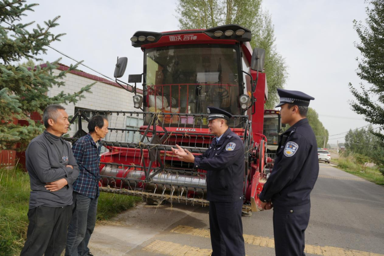 張掖山丹公安：守護金色田野 護航秋收“豐”景​​_fororder_圖片3