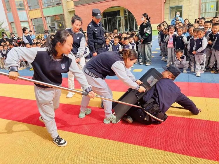 山丹公安：多維發力精準施策 織牢校園安全“防護盾”