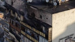 持續超10小時 俄軍無人機導彈夜襲基輔致多人傷亡