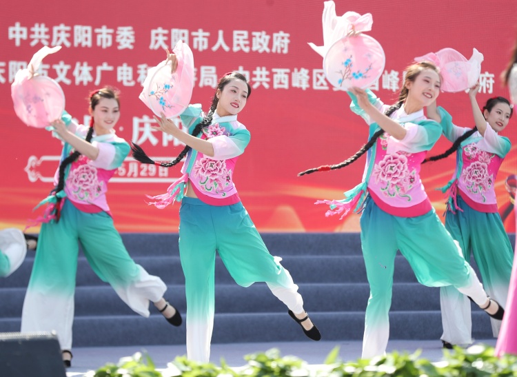 第二十屆慶陽香包民俗文化節在慶陽市體育館開幕_fororder_微信圖片_20250530104805