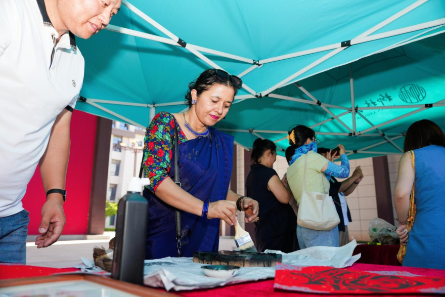 Diplomats Accredited to China from over Ten countries Explore Liulin Liquor, Savoring the Millennia-old 'Jiuhai Aroma' Legacy_fororder_圖片8
