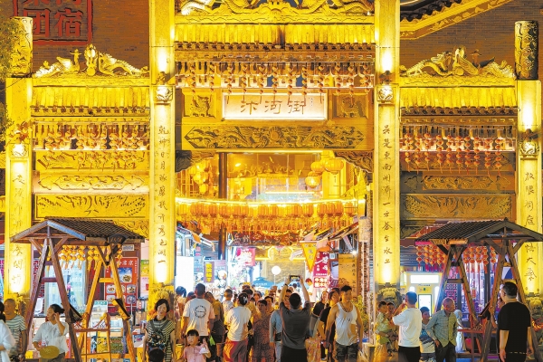 夜遊湖南嶽陽汴河街_fororder_res03_attpic_brief