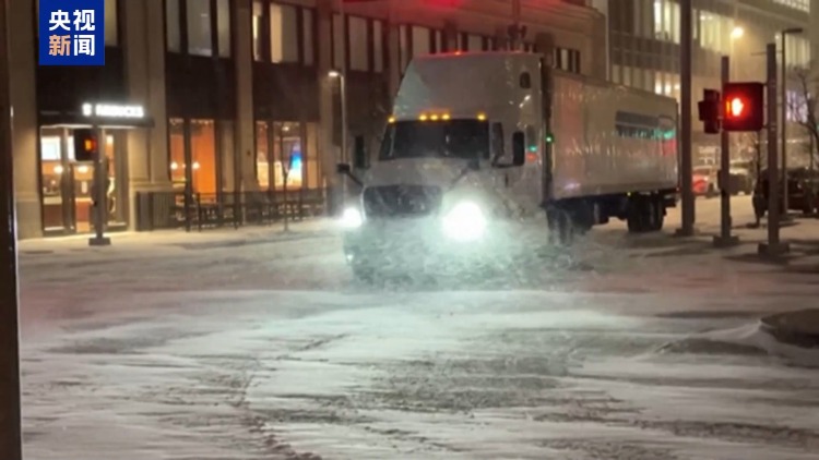 視頻丨冬季風暴致全美22州進入緊急狀態 麵包牛奶等遭搶購