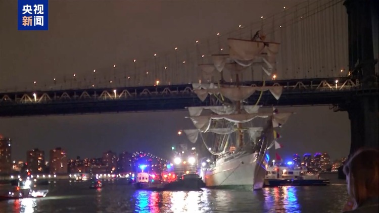 墨西哥海軍大型帆船為何突然失去動力撞上紐約地標大橋？專家分析→