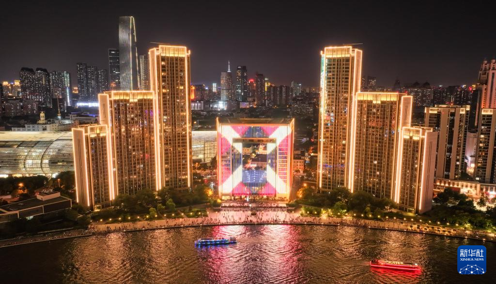 天津：流光溢彩迎盛會