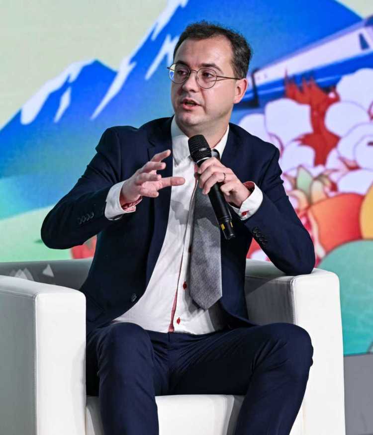 資訊有故事丨法國青年點讚魅力新疆：創業與生活的理想之地