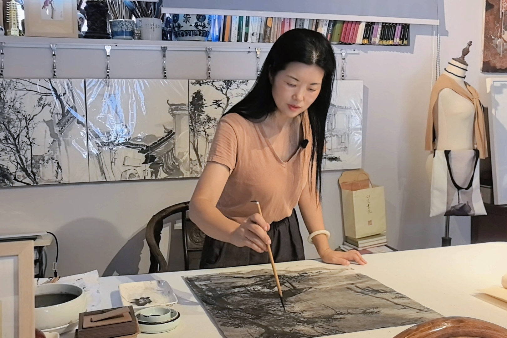 住在畫裏的光陰——畫家李冰花與她的黔陽古城_fororder_微信圖片_20251031100427_216_3