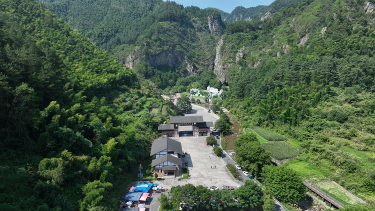 冰啤龍蝦“燃爆”峽谷！湖南新邵白水洞景區開啟繽紛夏日狂歡_fororder_1