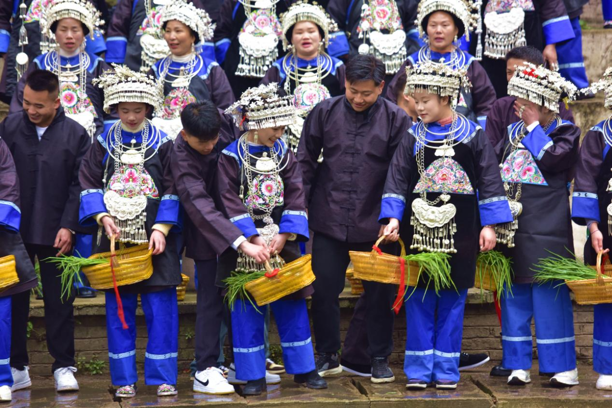 “Sanyuesan” Festival Celebrated in Baojing Dong Village, Zhenyuan, Guizhou_fororder_3